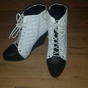 Black and White boots- NWOT