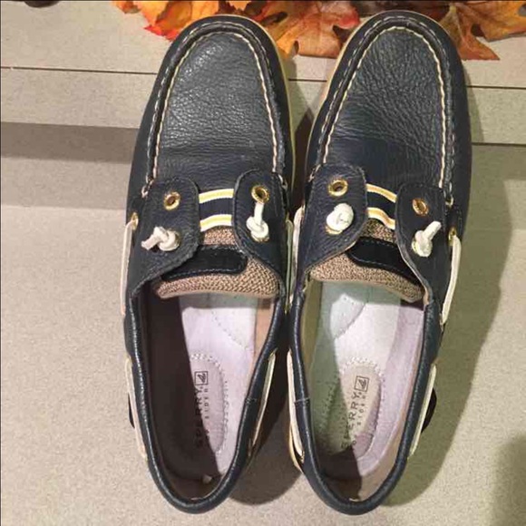 2 pair women's slip on Sperry's - Picture 4 of 4