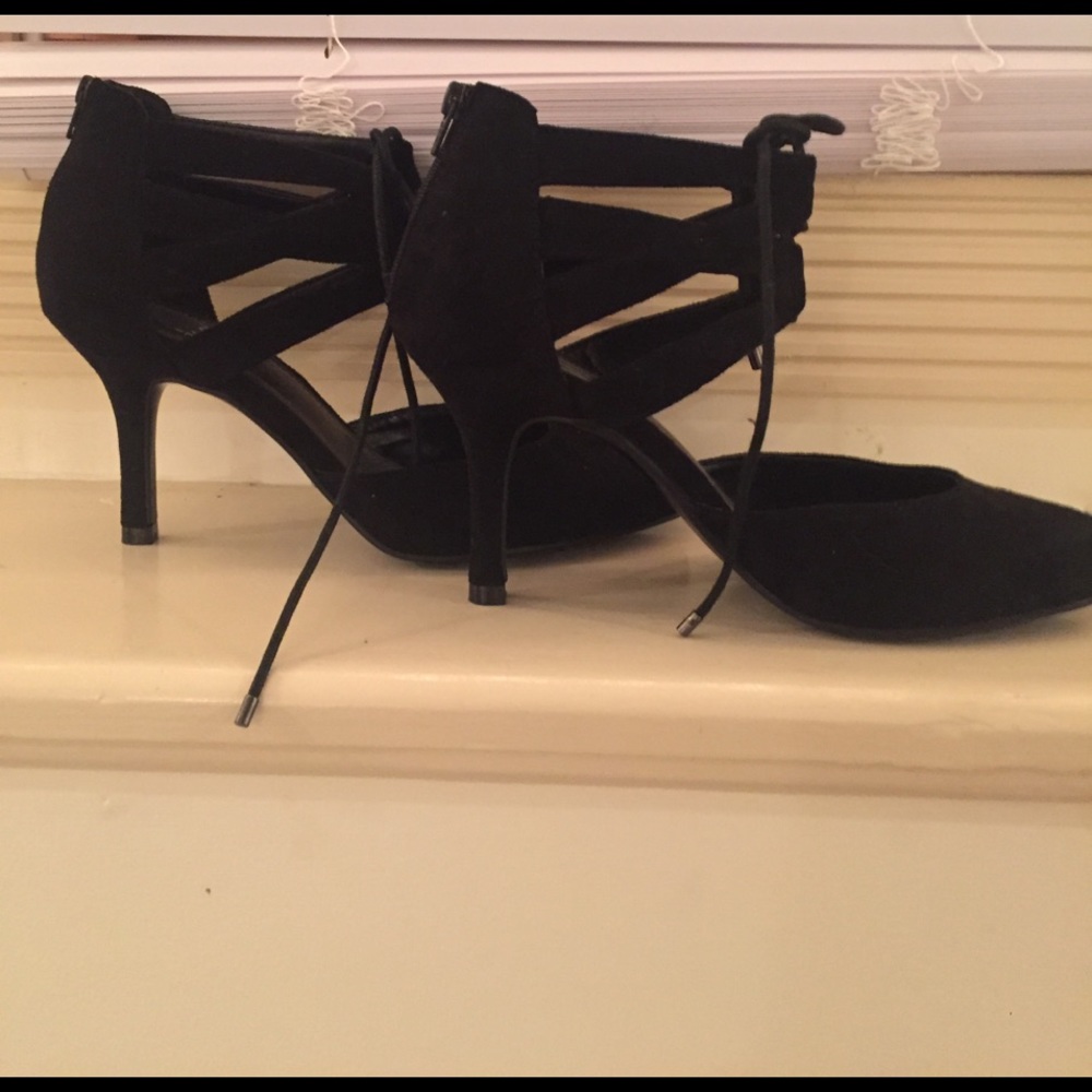 Heels - Picture 2 of 4