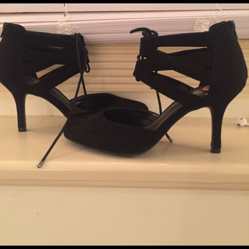 Heels - Picture 3 of 4