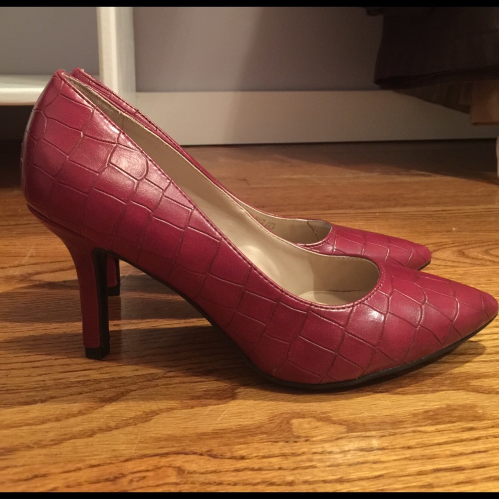 Faux croc red pumps worn once