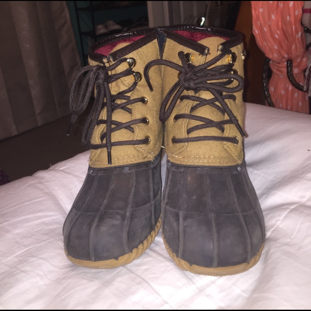 Duck boots