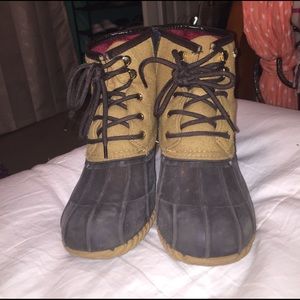 Duck boots