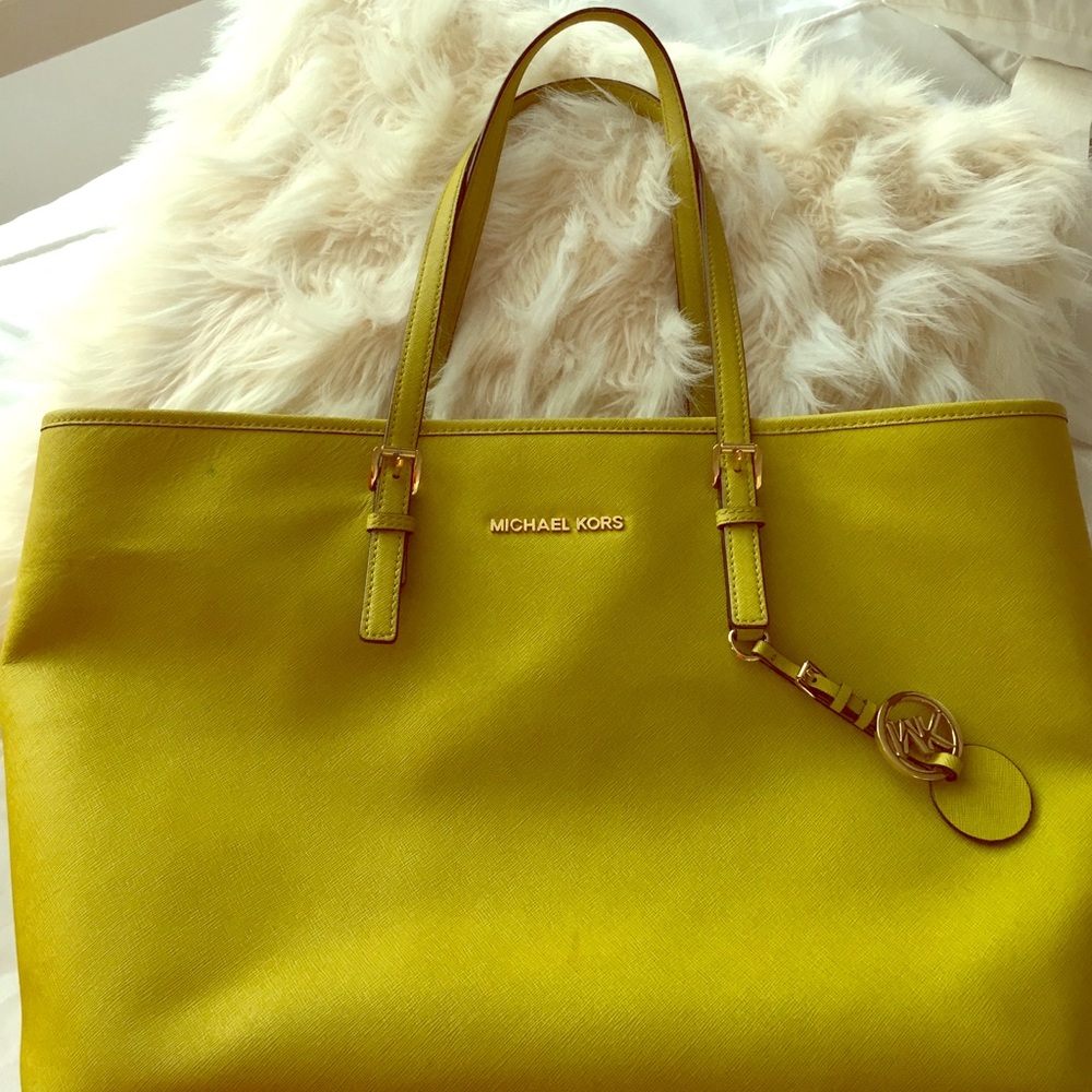 Michael Kors Jet Set Travel Saffiano Leather Tote