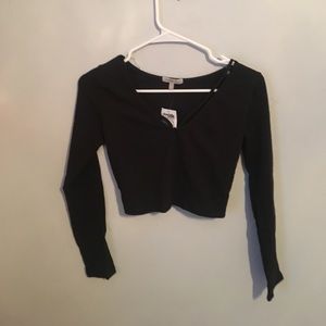 black long sleeve crop top
