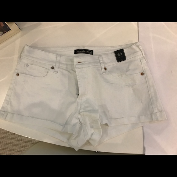 The A&F Low Rise Short - Picture 2 of 3