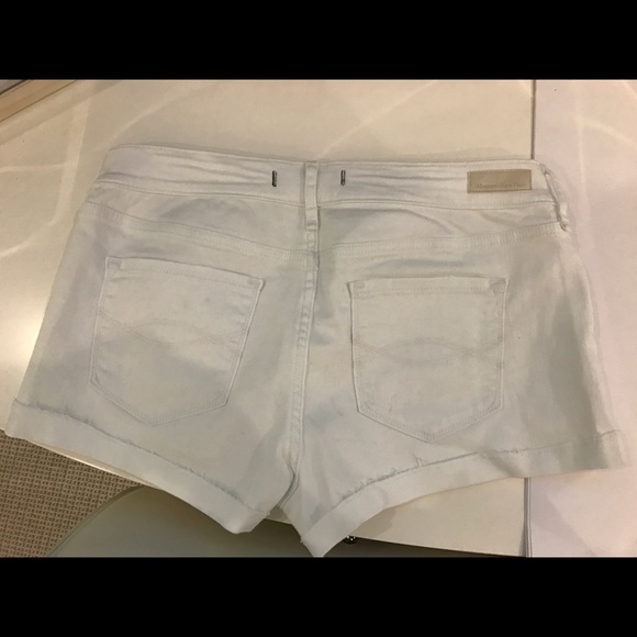 The A&F Low Rise Short - Picture 3 of 3