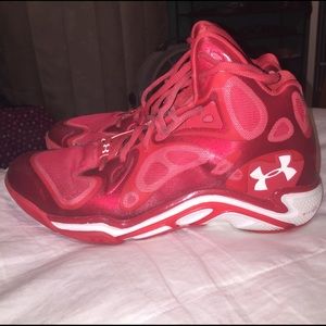 Basketball shoes