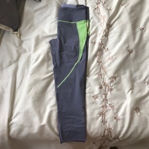 Victoria's Secret knockout Capri leggings.