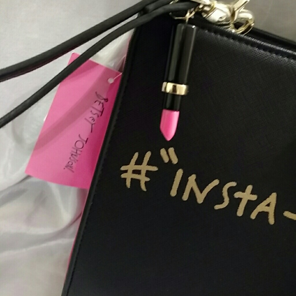 Hold Betsey johnson insta famous cosmetic bag. NWT - Picture 2 of 7