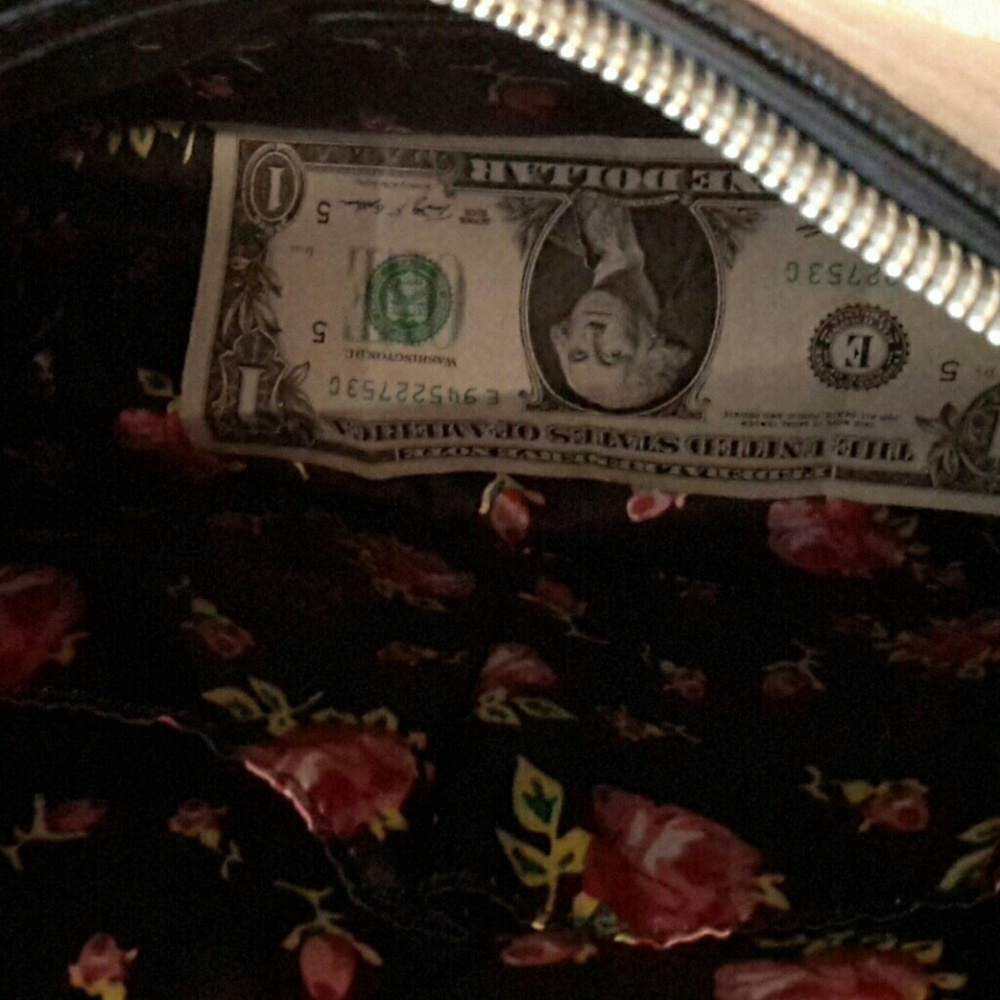 Hold Betsey johnson insta famous cosmetic bag. NWT - Picture 7 of 7