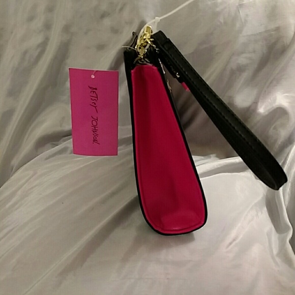 Hold Betsey johnson insta famous cosmetic bag. NWT - Picture 3 of 7