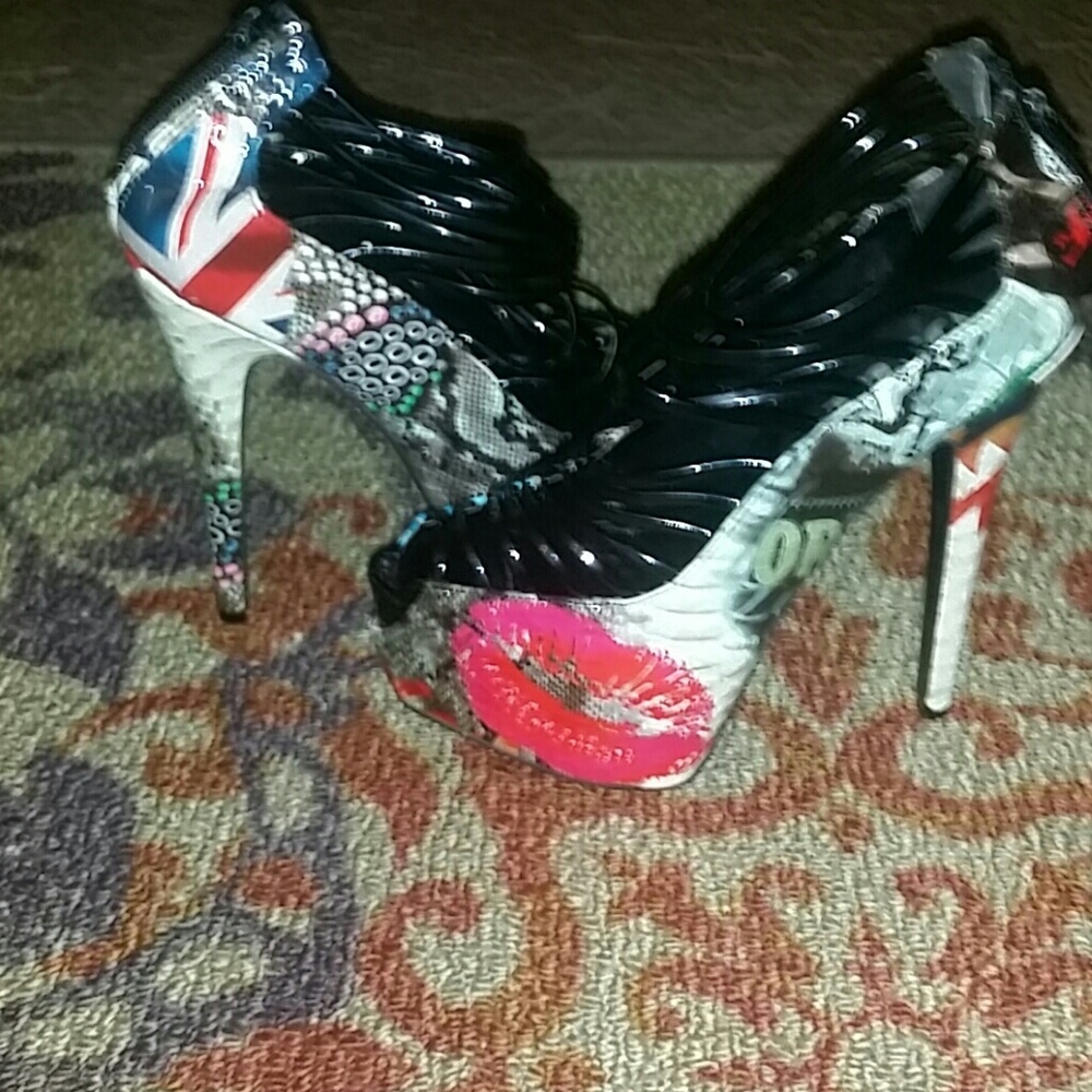 Sold!!!!!!!!Heels