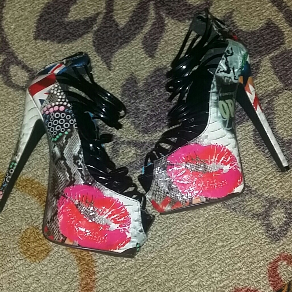 Sold!!!!!!!!Heels - Picture 3 of 3