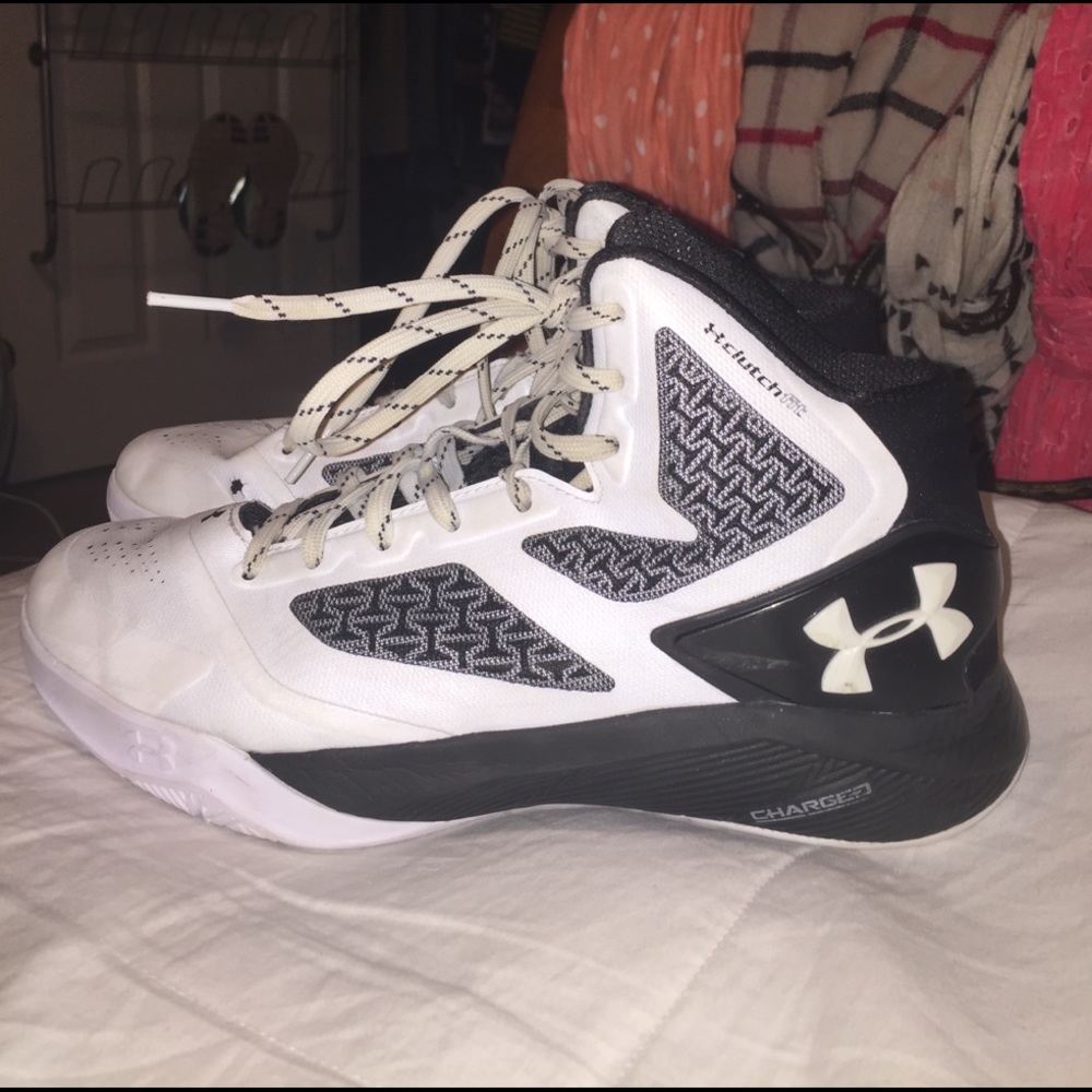 Basketball shoes