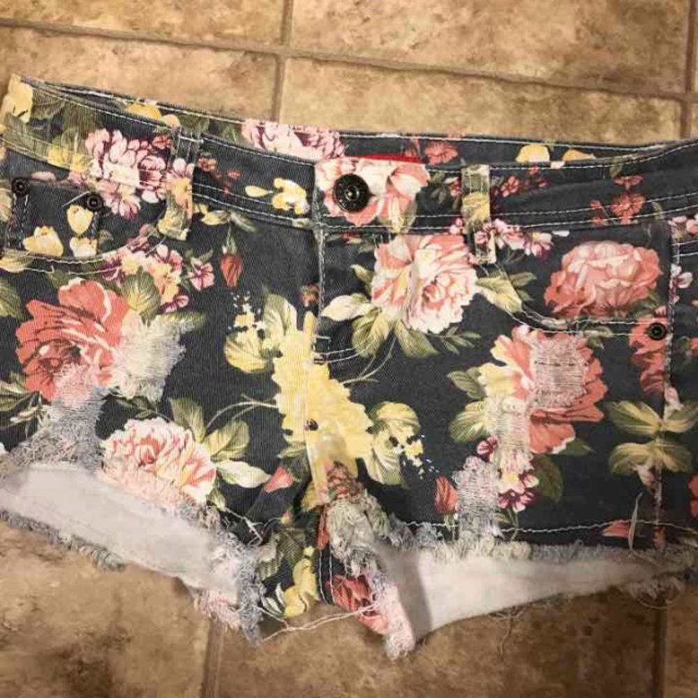 Size 3 floral shorts