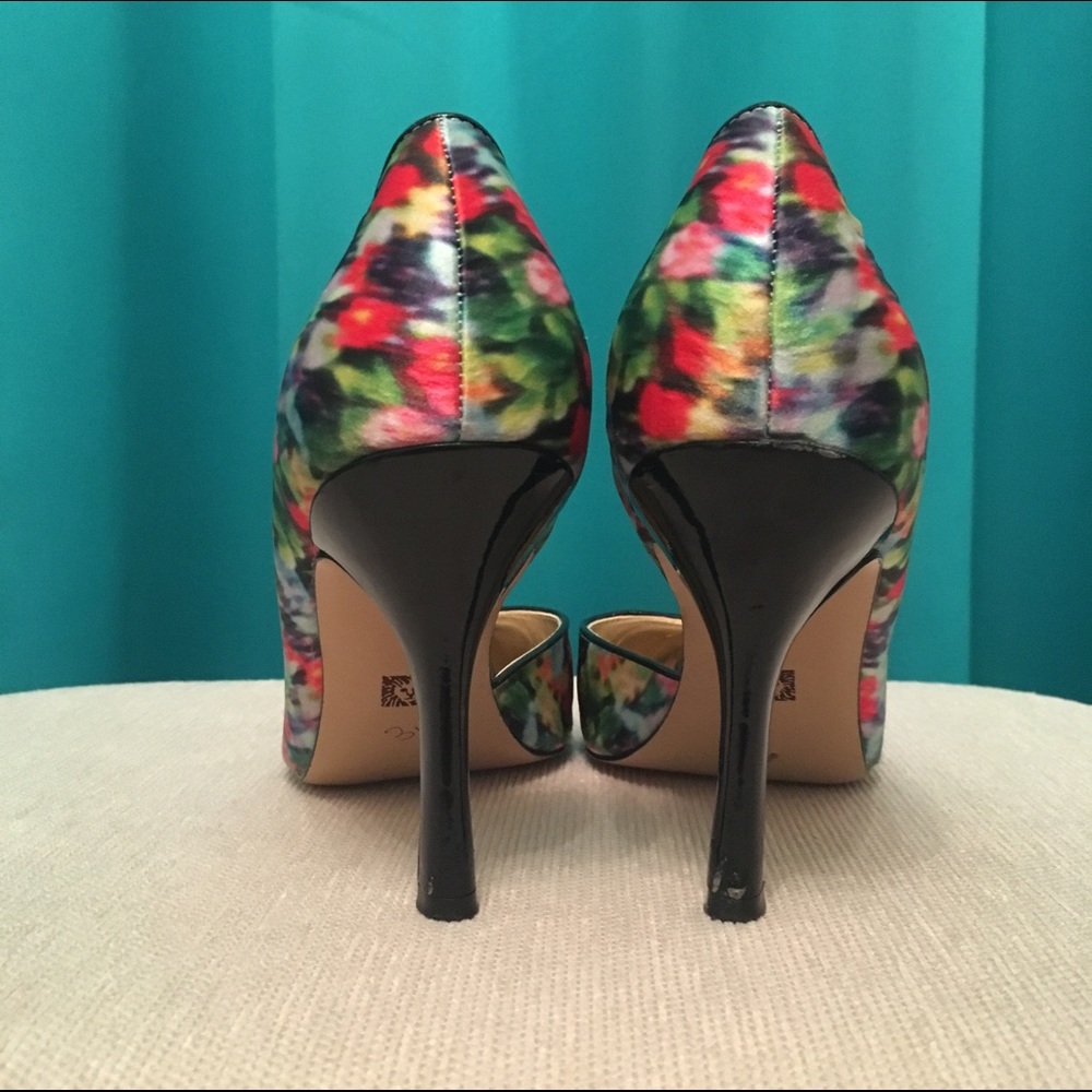 Heels - Picture 2 of 3