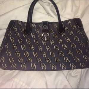 *AUTHENTIC* Dooney and Bourke Purse