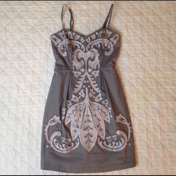Embroidered and beaded dress - Picture 1 of 3