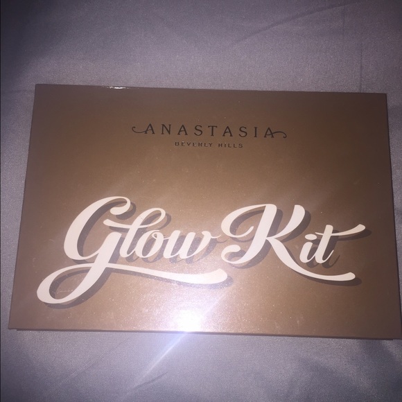 Anastasia Beverly Hills Other - Anastasia Beverly Hills Ultimate Glow Kit