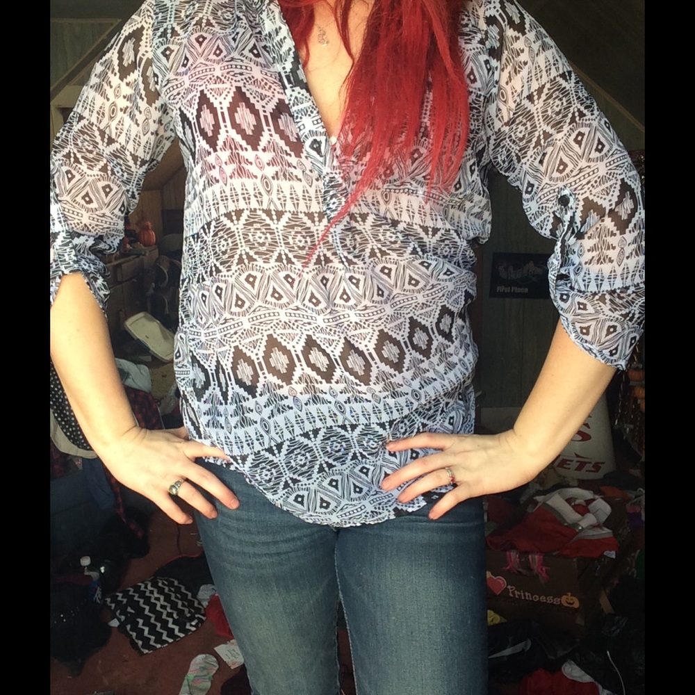 3/4 sleeve black and white Aztec print button up