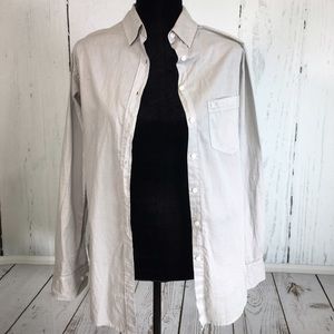 Aritizia Talula Light Grey Boyfriend Button Up