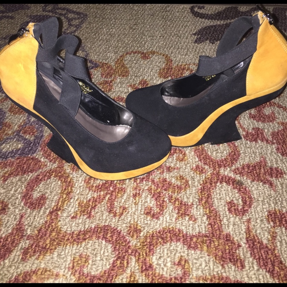 Sold!!!!!!!!!Womens shoes