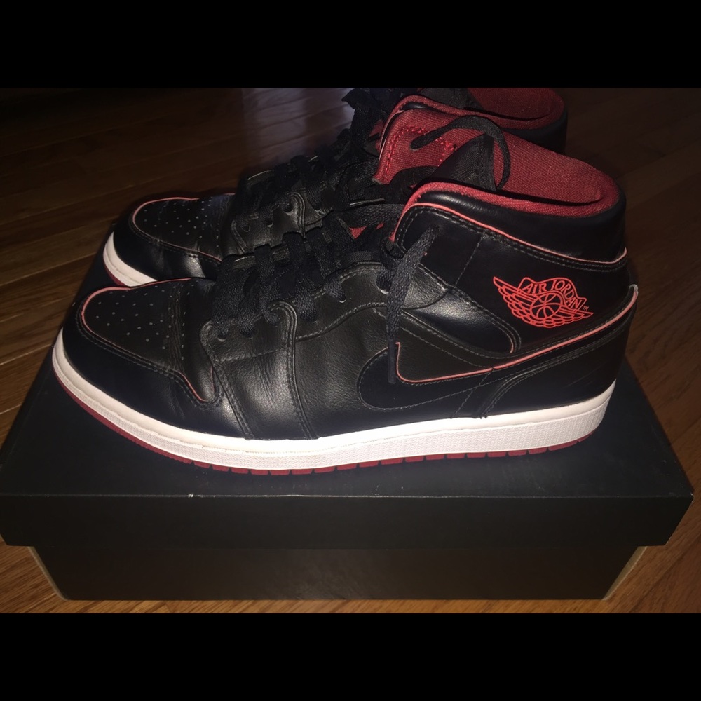 Air Jordan One Mid