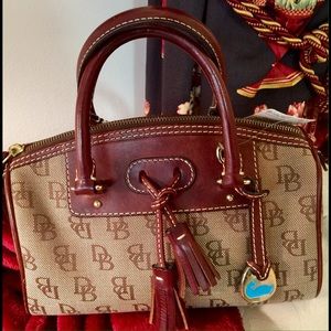 Small Dooney & Bourke satchel SALE