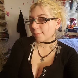 Meet your Posher, Leona