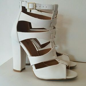 White Cage T-strap Sandals Sz 7.5