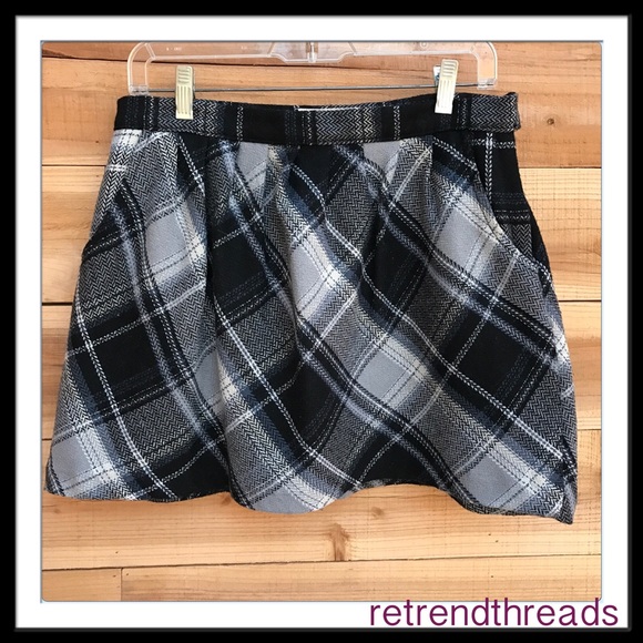 Adorable patterned skirt! - Picture 2 of 3