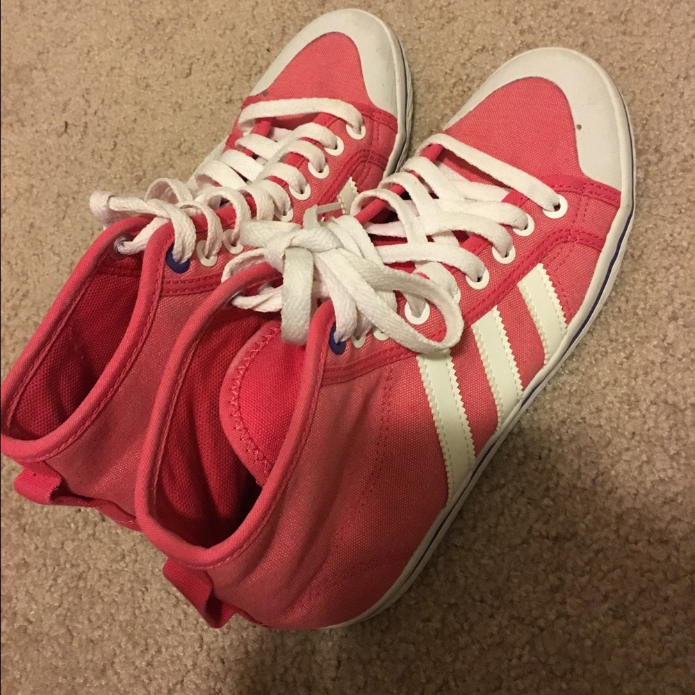 Adidas women pink sneaker new US size 7.5