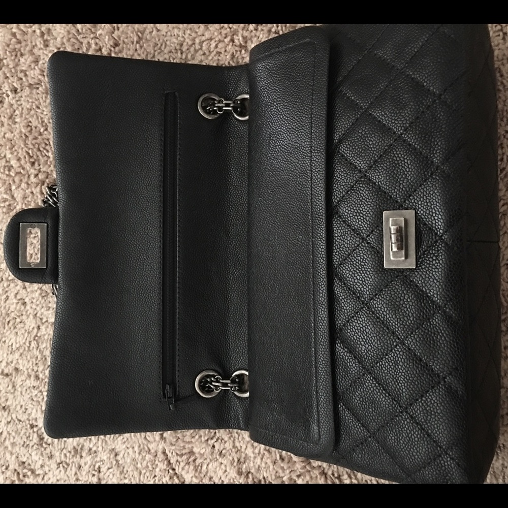 ❌SOLD❌ Authentic Chanel Reissue 2.55 Size 226 - Picture 3 of 8