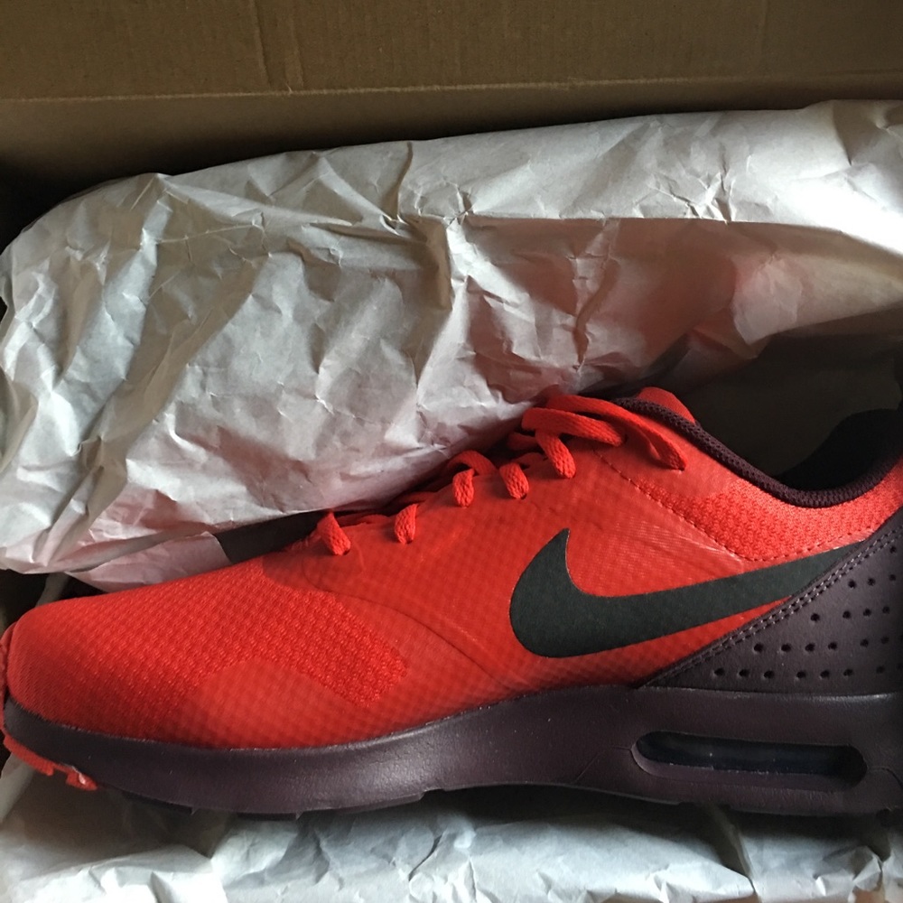 Air max tavas red 9.5