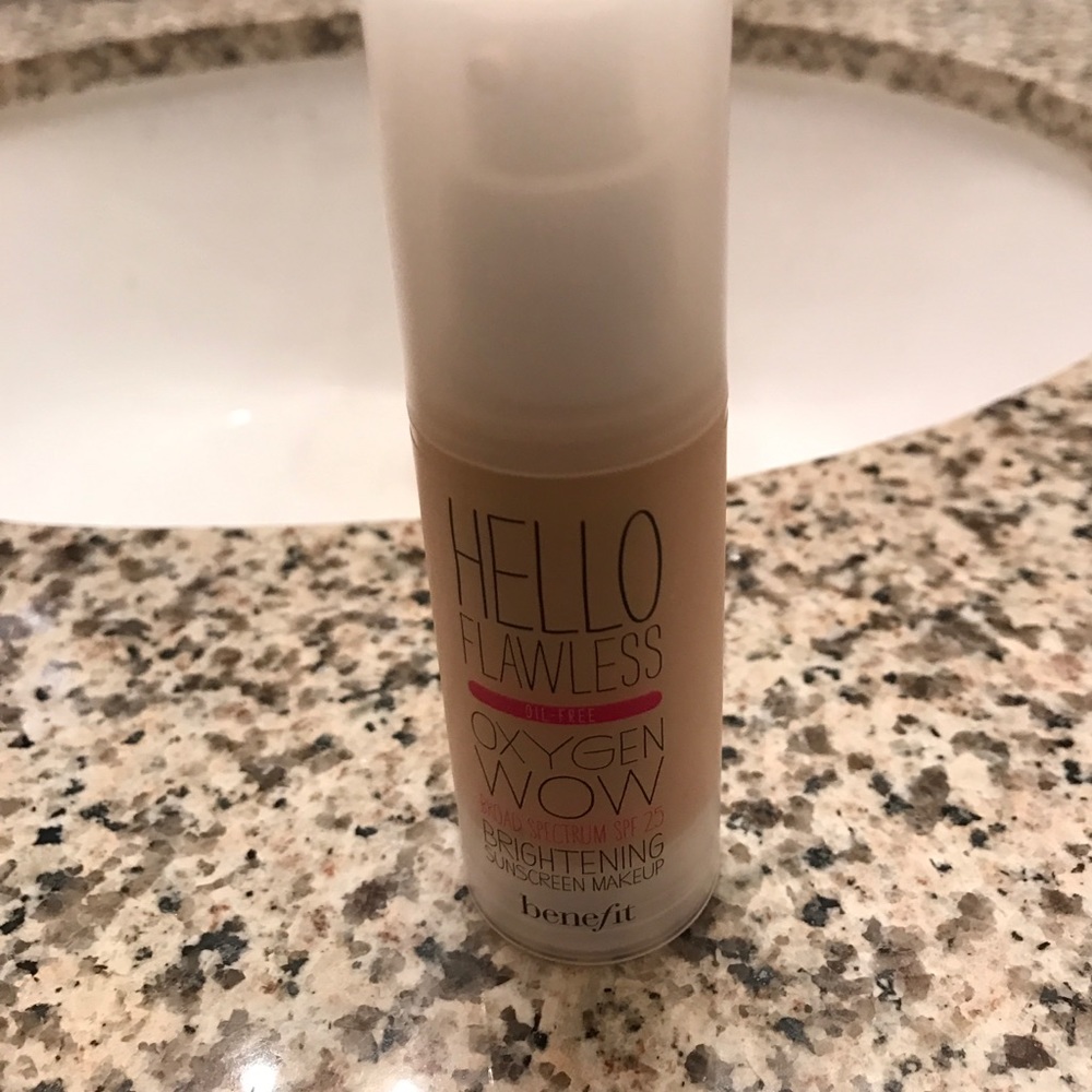 *SOLD* Hello flawless foundation ivory