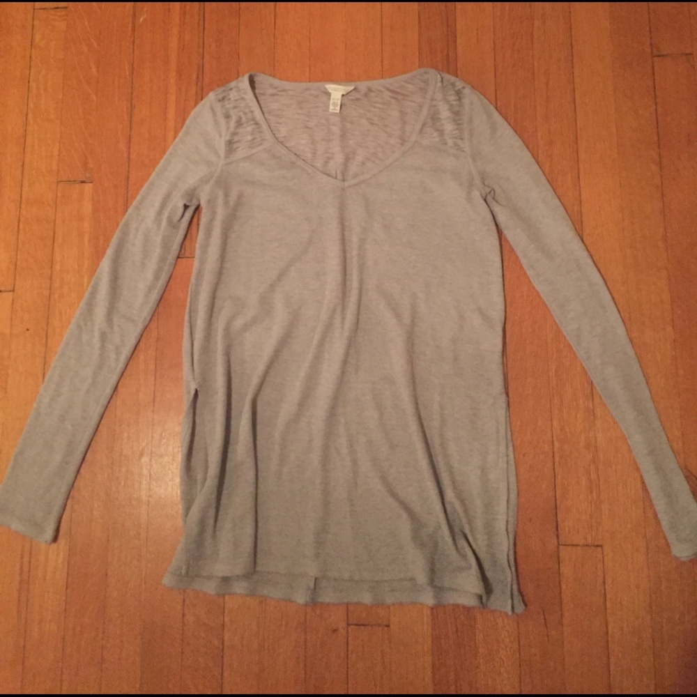 Grey long sleeve shirt