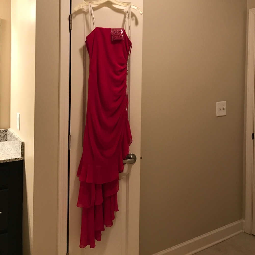 NEVER WORN Red Faviana Prom Dress