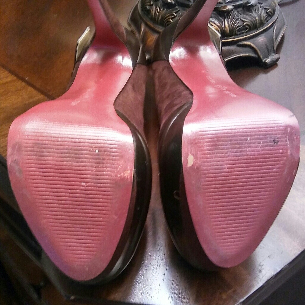 Shoes - Picture 4 of 6