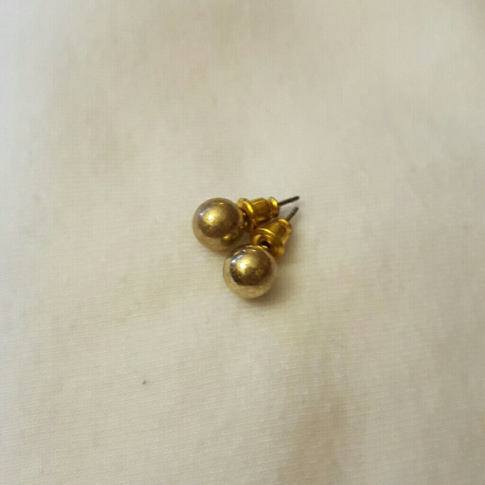 Simple gold studs