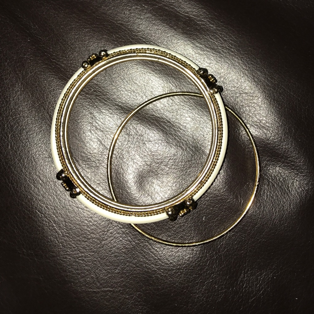2 bracelets