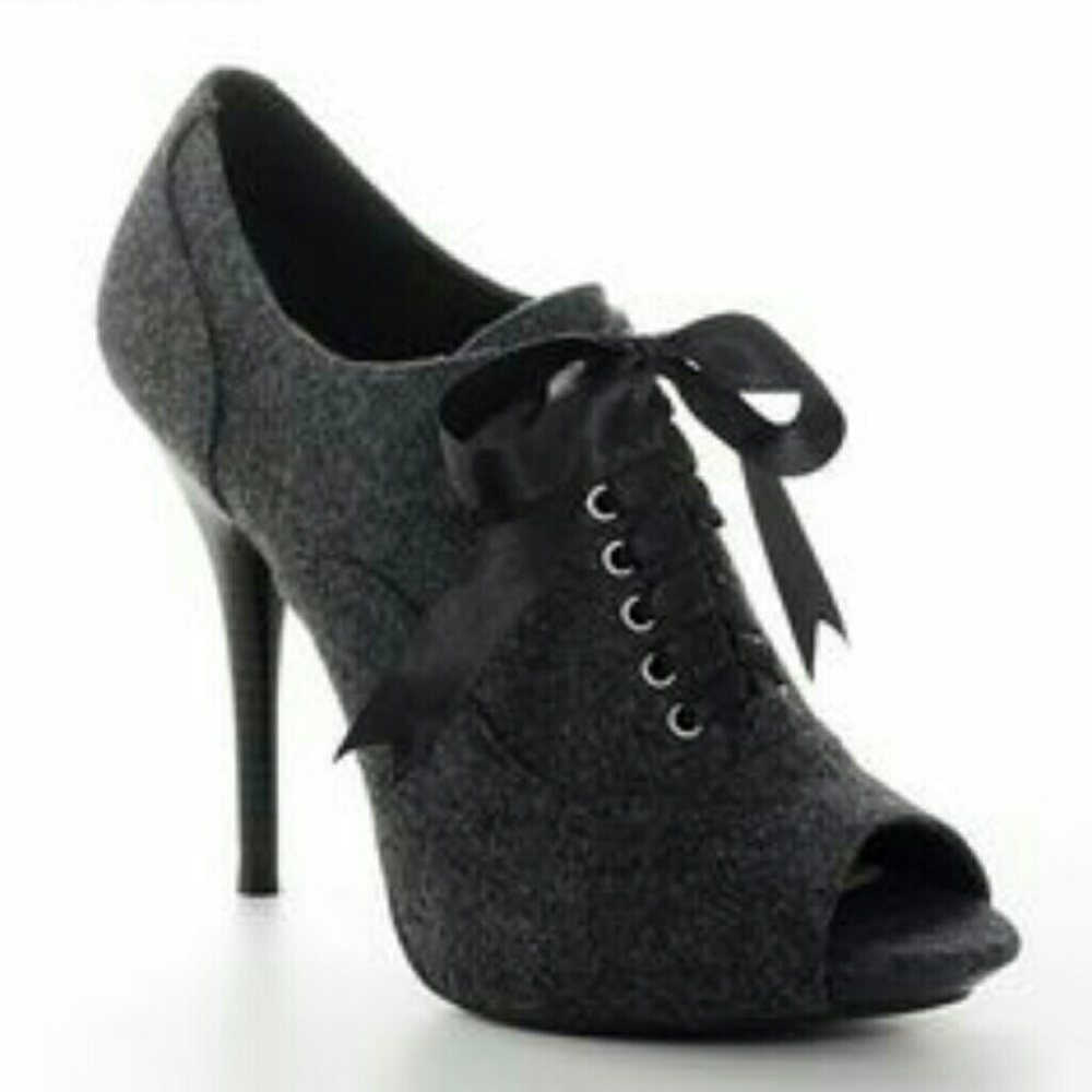 SOLD**LC Lauren Conrad Peep toe heels!