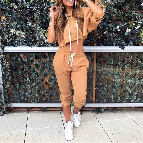 camel sweatsuit