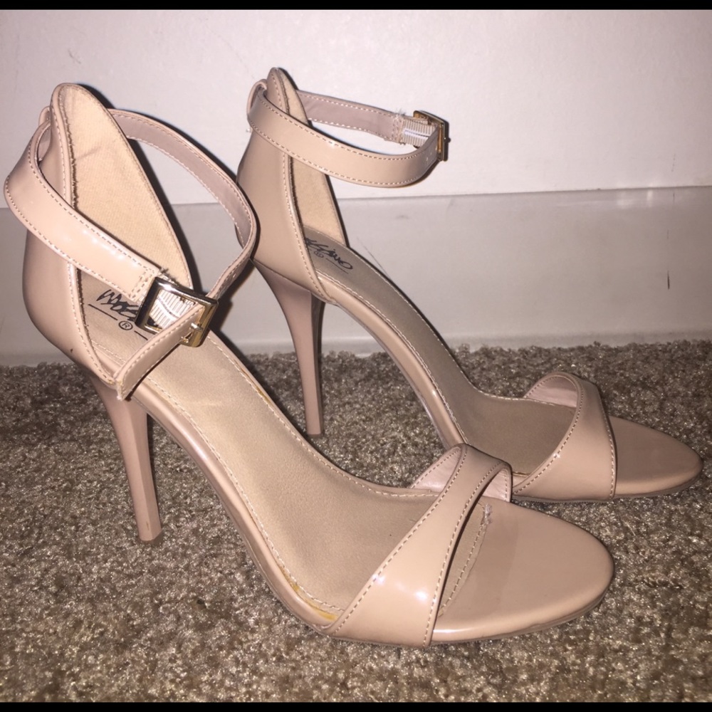 Mossimo nude heels