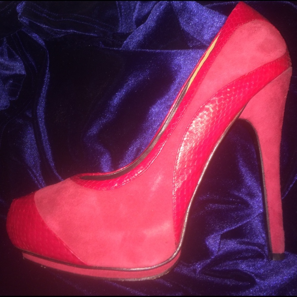 Rock & Republic Hot red suede pumps