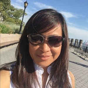 Meet your Posher, Nia