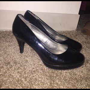 Black Bandolino Heels!