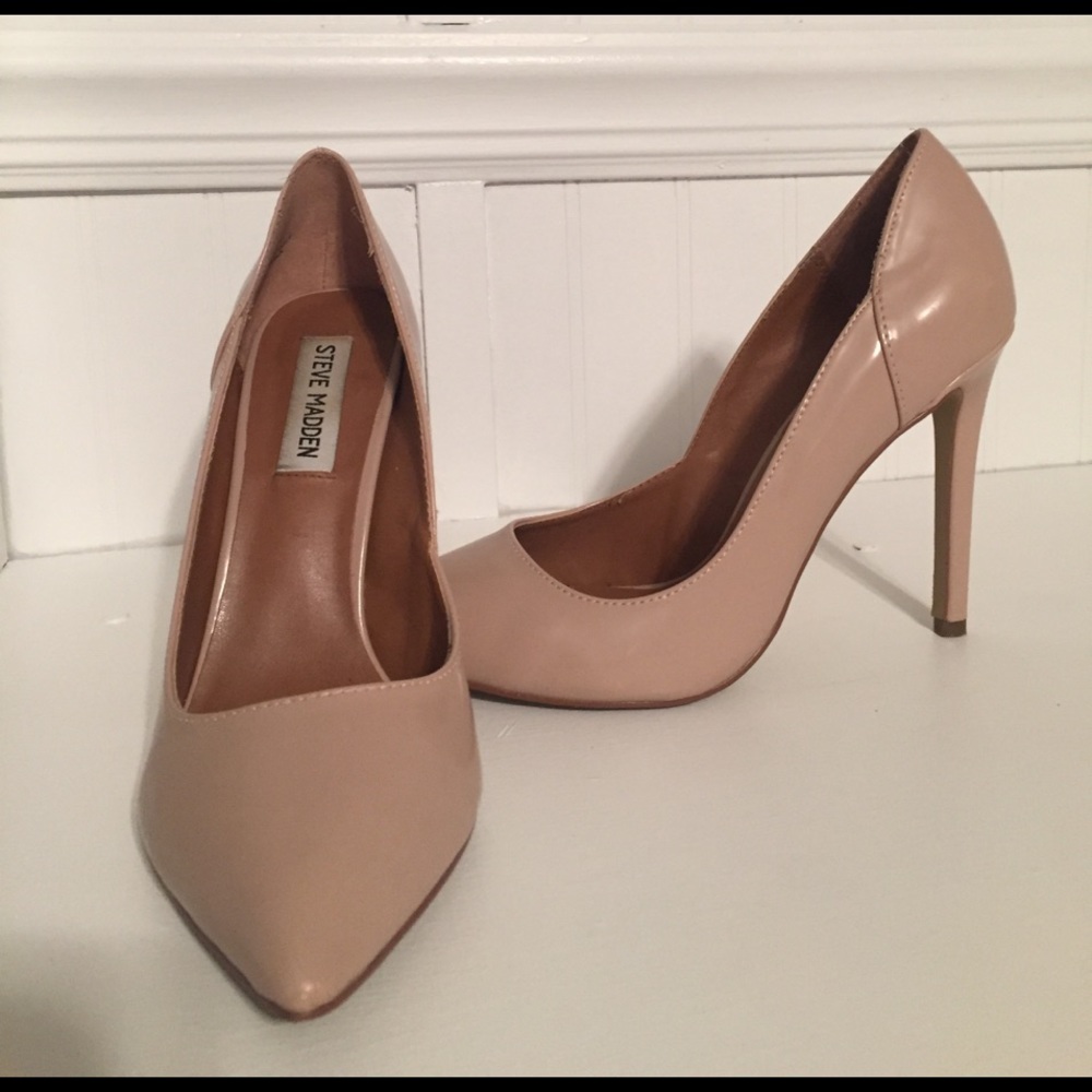 Nude Steve Madden pumps