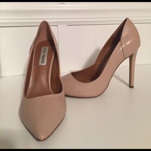Nude Steve Madden pumps