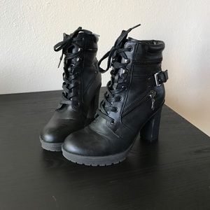 Guess boots